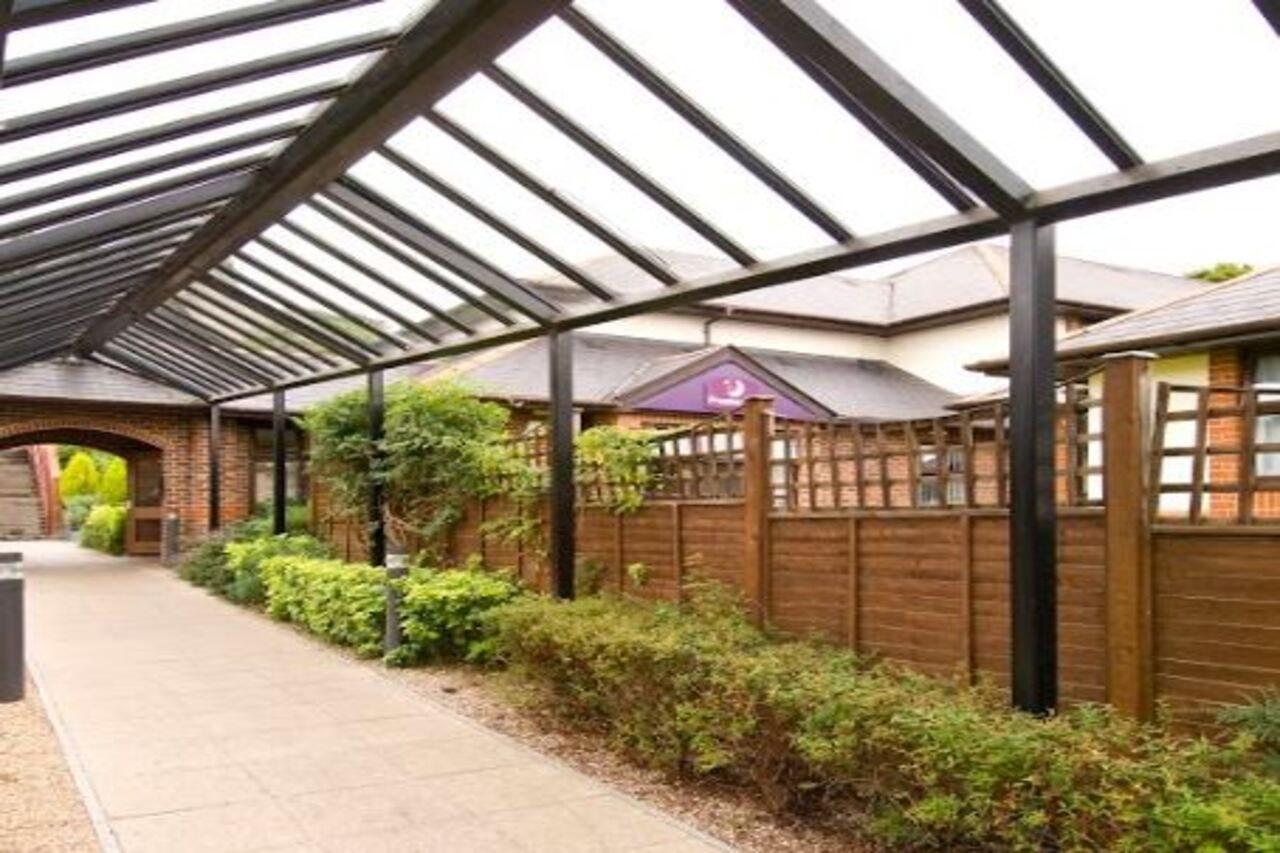 Premier Inn High Wycombe/Beaconsfield Экстерьер фото