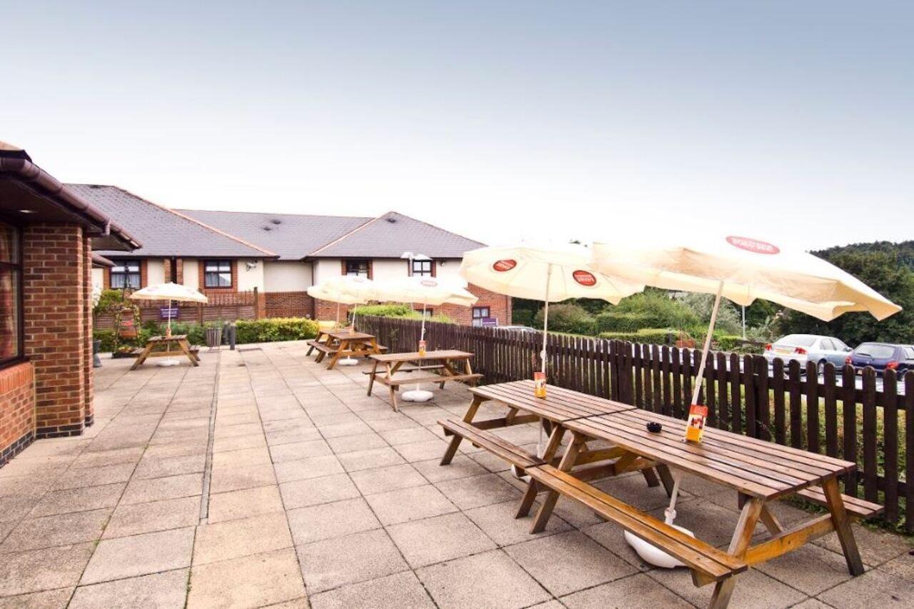 Premier Inn High Wycombe/Beaconsfield Экстерьер фото