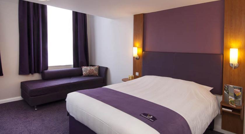 Premier Inn High Wycombe/Beaconsfield Экстерьер фото