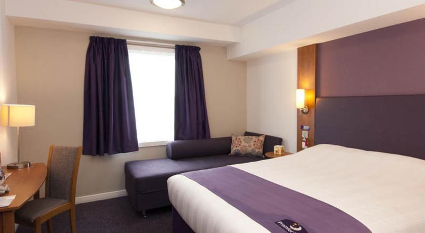 Premier Inn High Wycombe/Beaconsfield Экстерьер фото