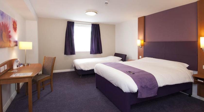 Premier Inn High Wycombe/Beaconsfield Экстерьер фото