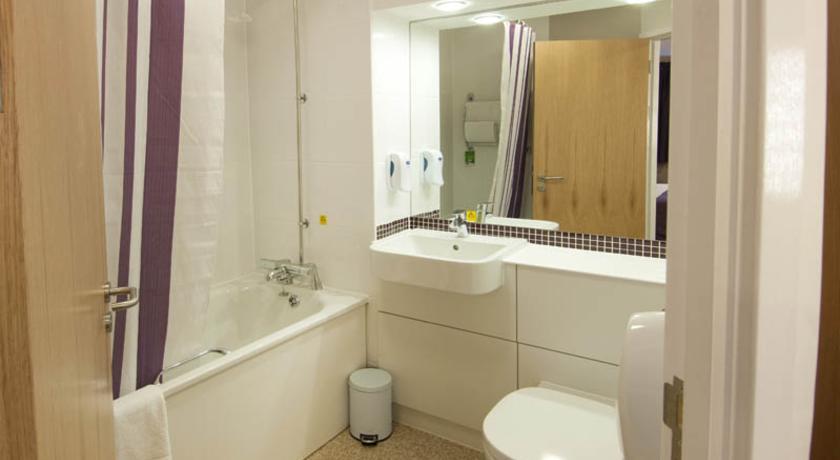 Premier Inn High Wycombe/Beaconsfield Экстерьер фото