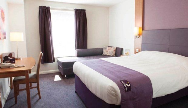 Premier Inn High Wycombe/Beaconsfield Экстерьер фото